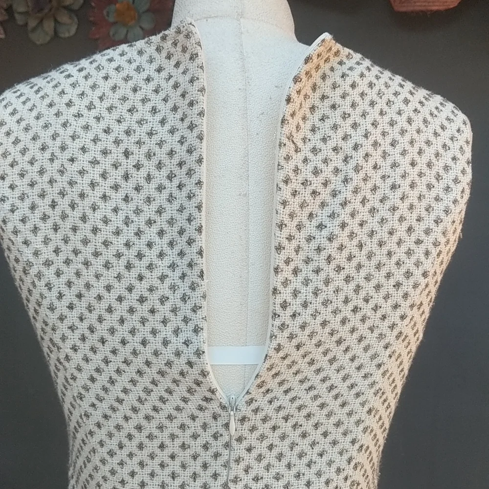 Cute retro looking dress - Picture 6 of 7